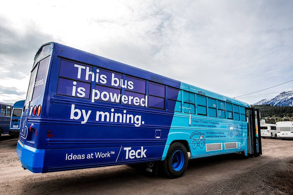 27223030_web1_Teck-Electric-Bus-4