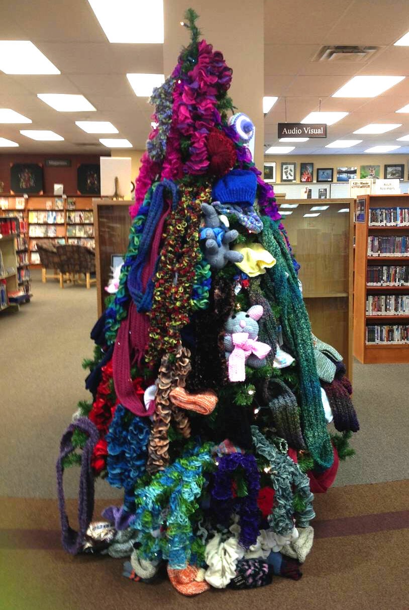 27379887_web1_211209-CAN-library-christmas-tree_2