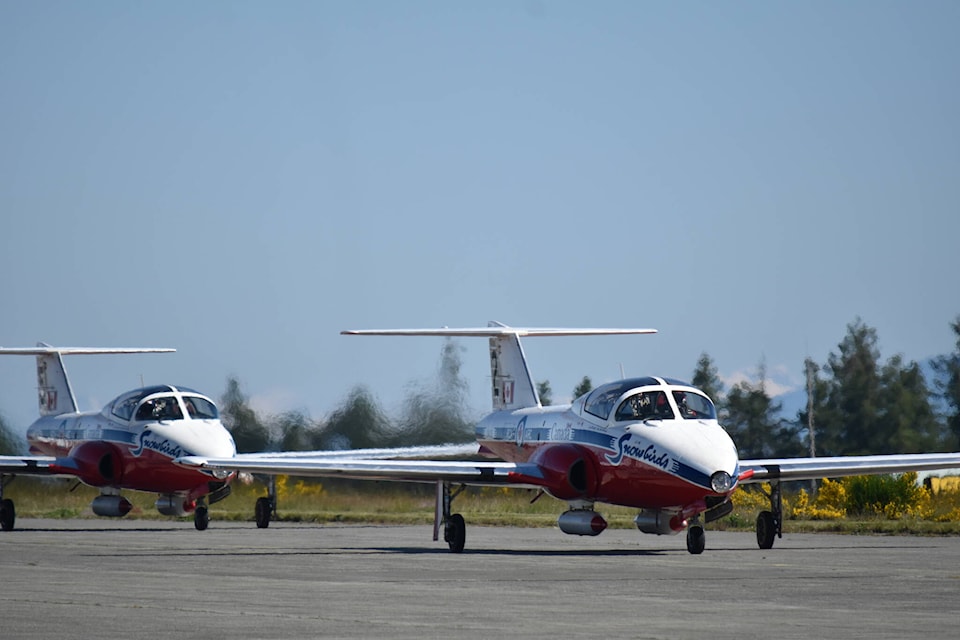 30047108_web1_210526-CVR-Snowbirds-birds_9