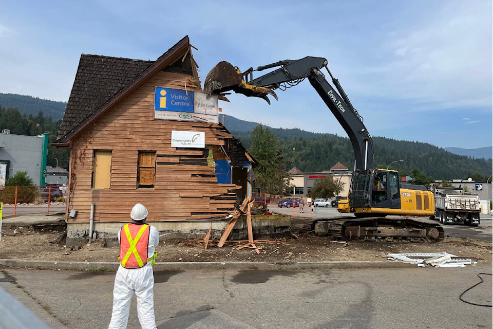 Demolition of Castlegar Chamber of Commerce Building. Photos: Betsy Kline