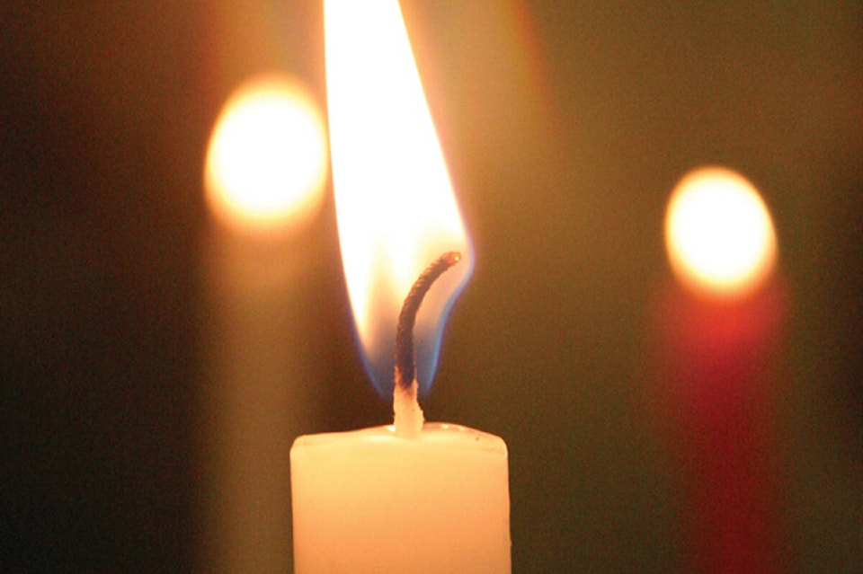 30368060_web1_candle-crop