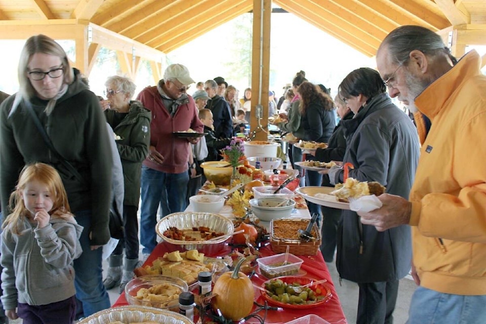 30573182_web1_171012-CAN-M-Thanksgiving-Potluck3