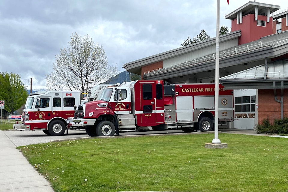 33470446_web1_230803-CAN-fire-again-castlegar_1