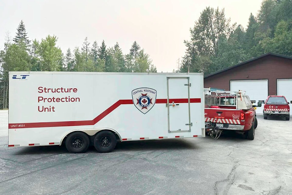 33674577_web1_230824-KWS-RDCKFire_1