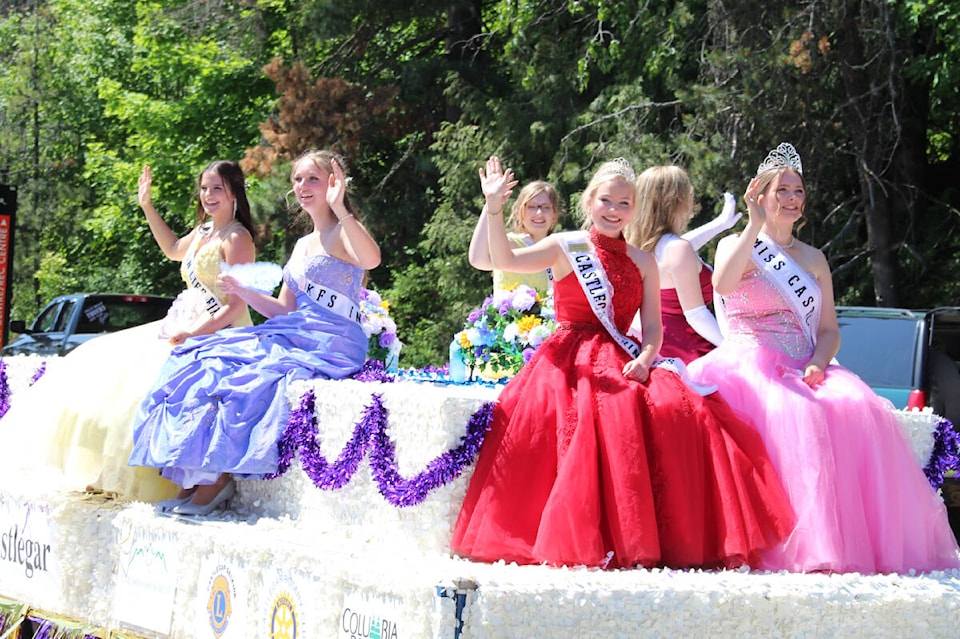 34079881_web1_230608-CAN-front-parade_1