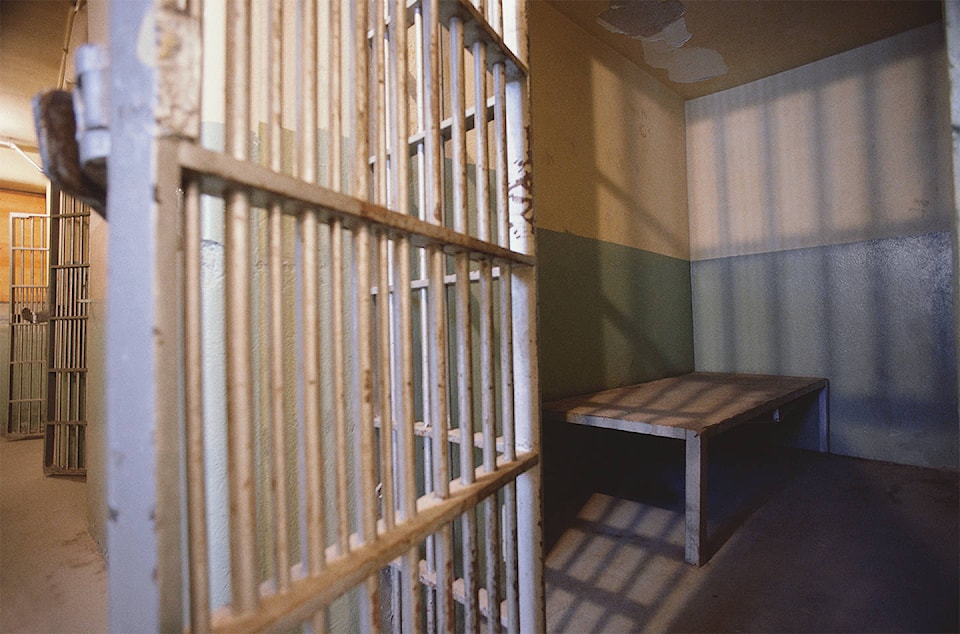 15189553_web1_JailCell