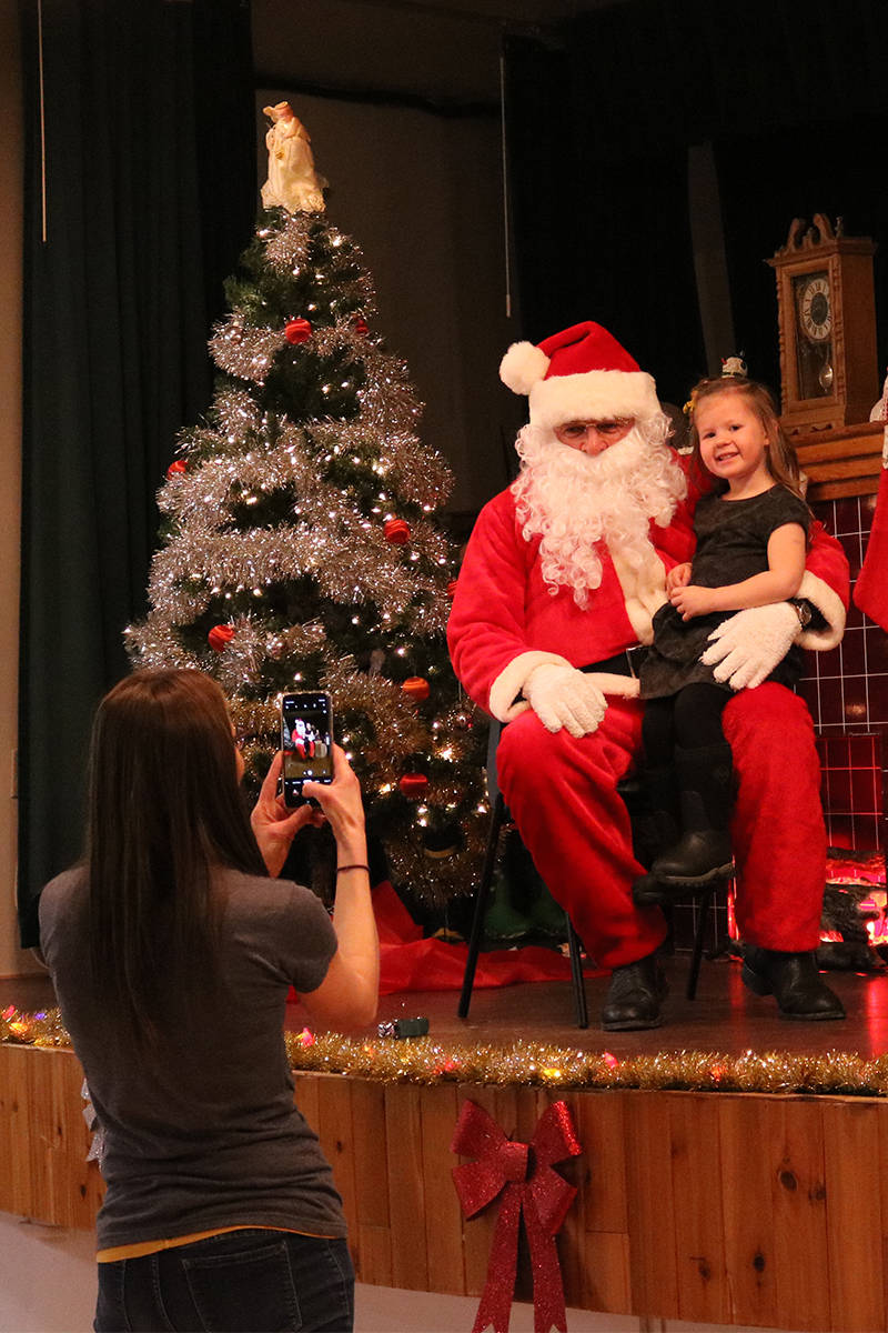 19601768_web1_Halkirk-2019-Breakfast-with-Santa-2998