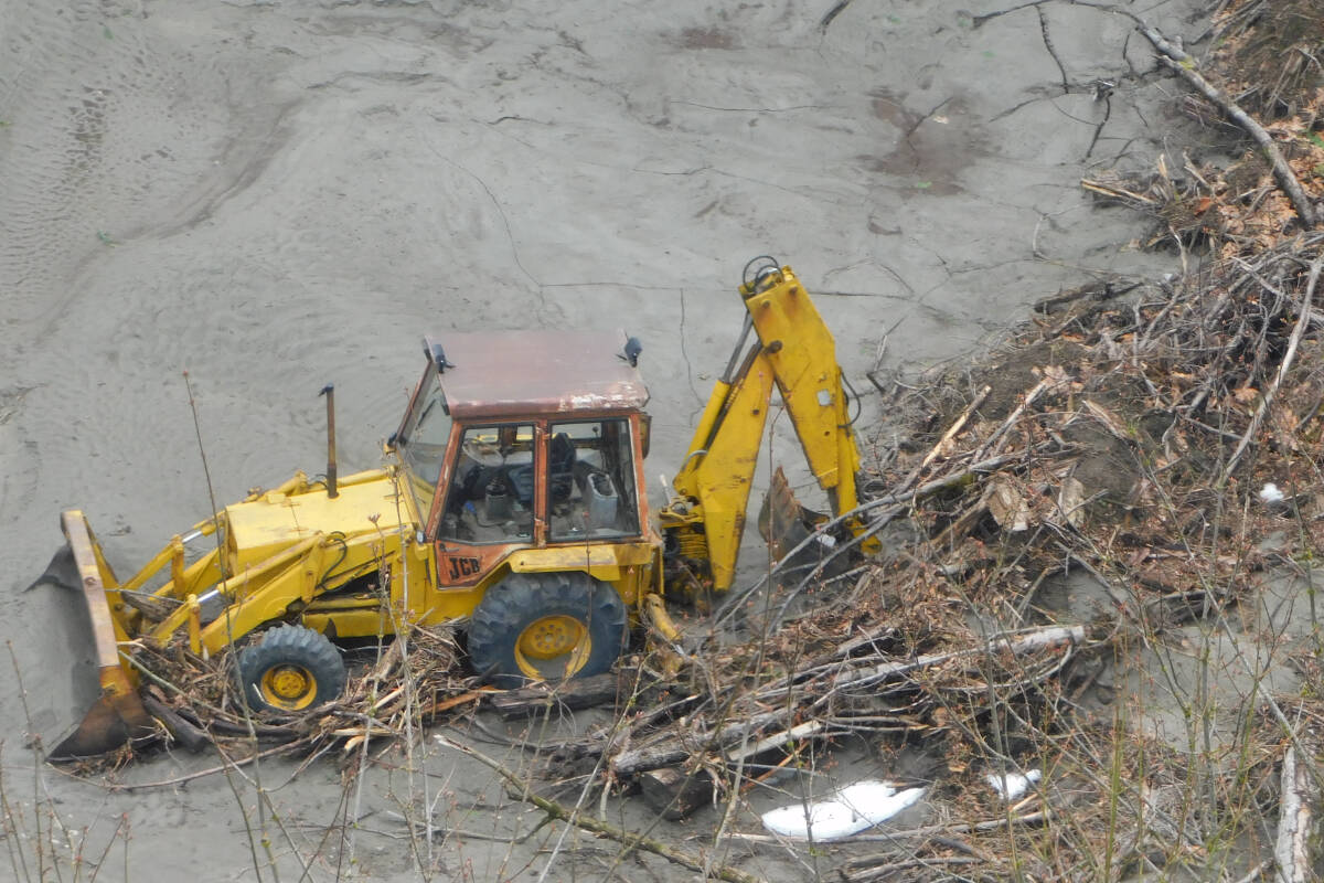 28744725_web1_220408-BPD-Flood-Debris3