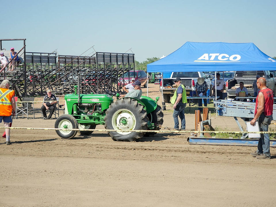 29920897_web1_220804-STI-Tractor-pull_2