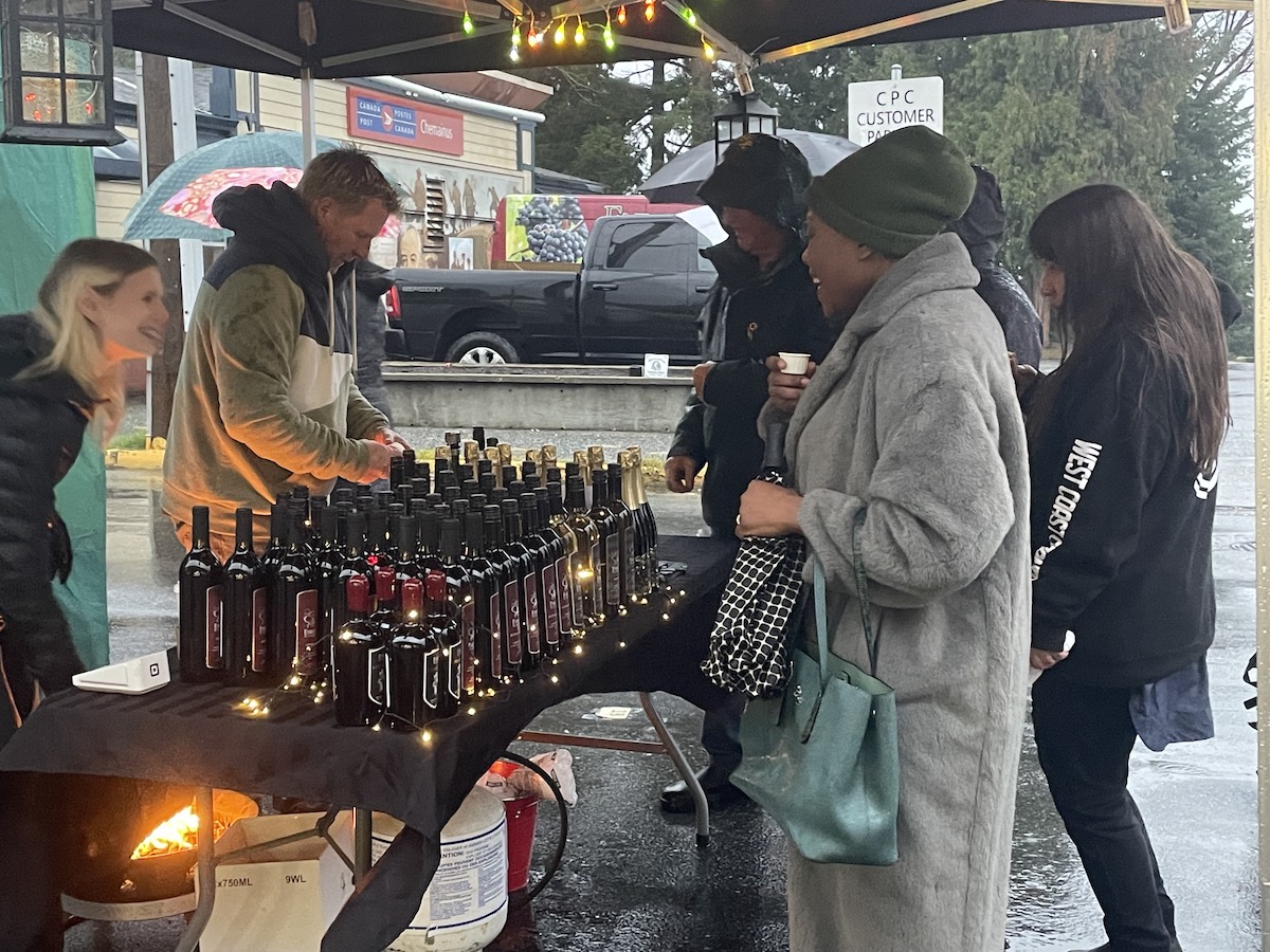 Sip & Shop expands to summer