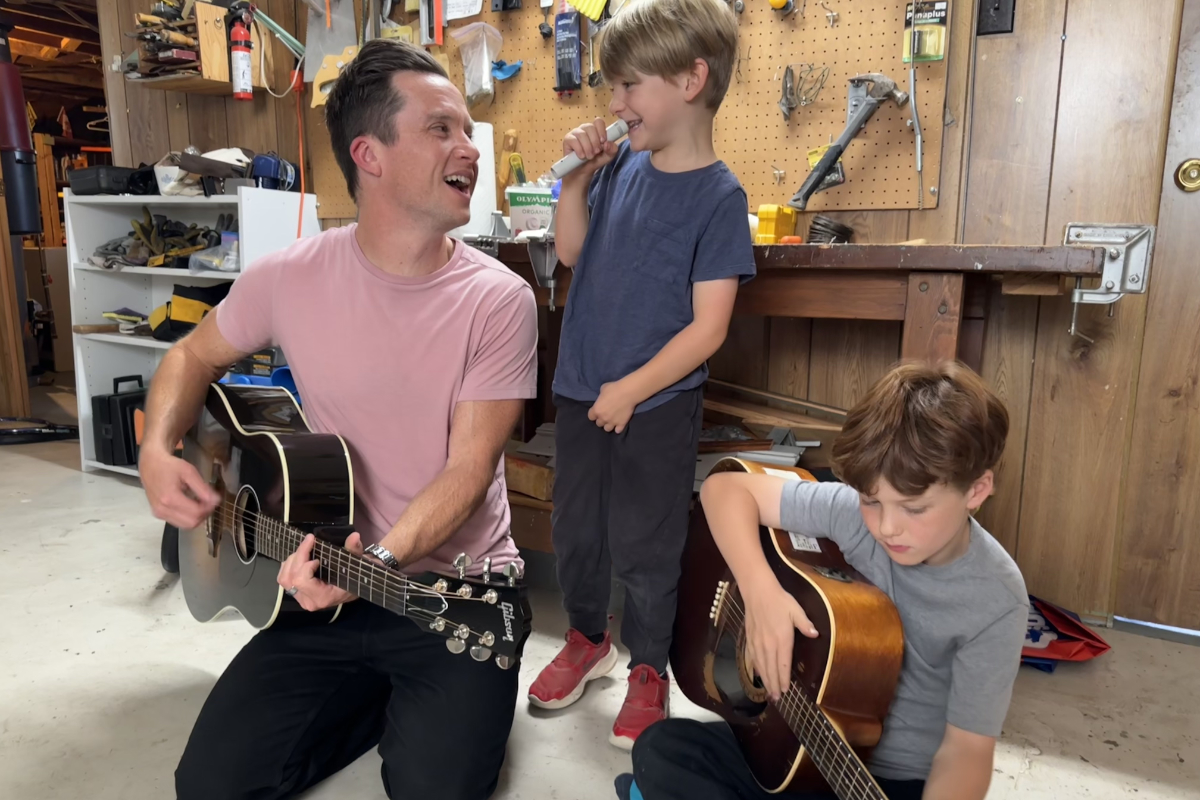 Dad Rock class brings no-pressure guitar learning to Vancouver Island