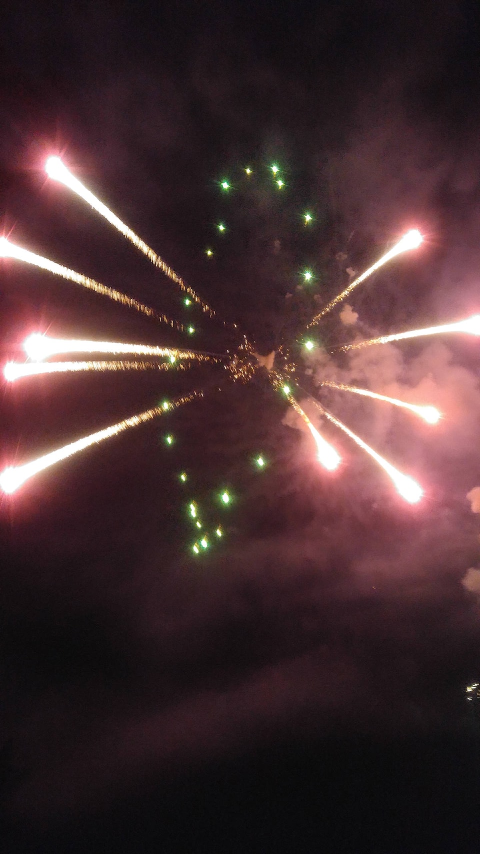 9319581_web1_fireworks