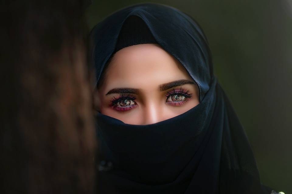 10185457_web1_hijab