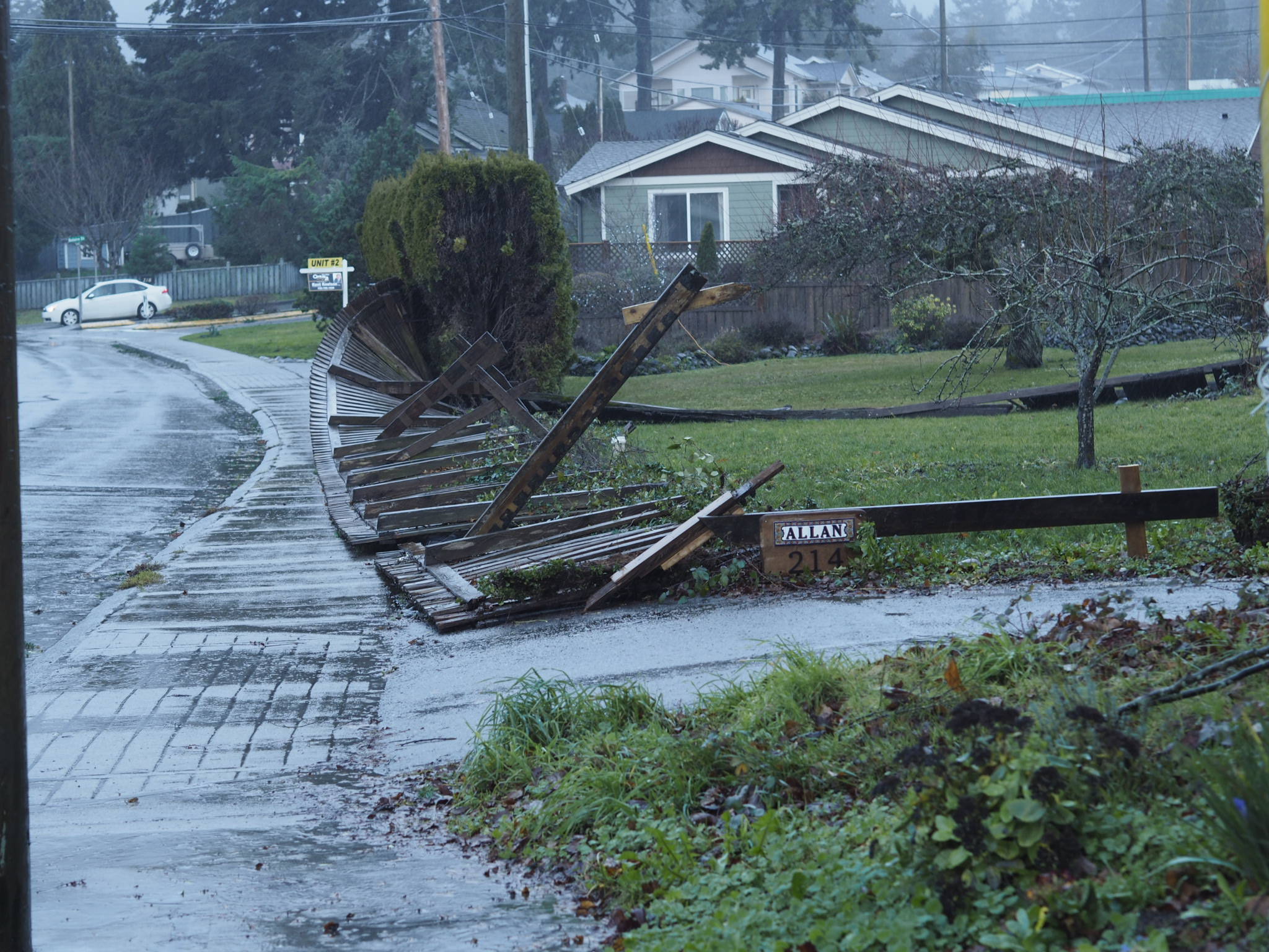 More than 90,000 remain without power on Vancouver Island