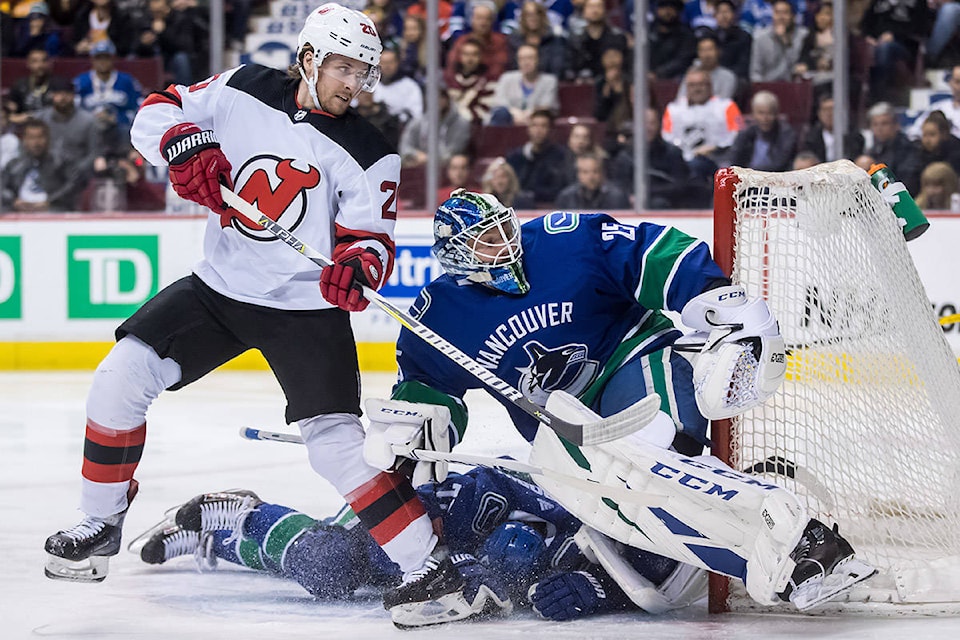 15987123_web1_190315-IFD-Canucks-Devils