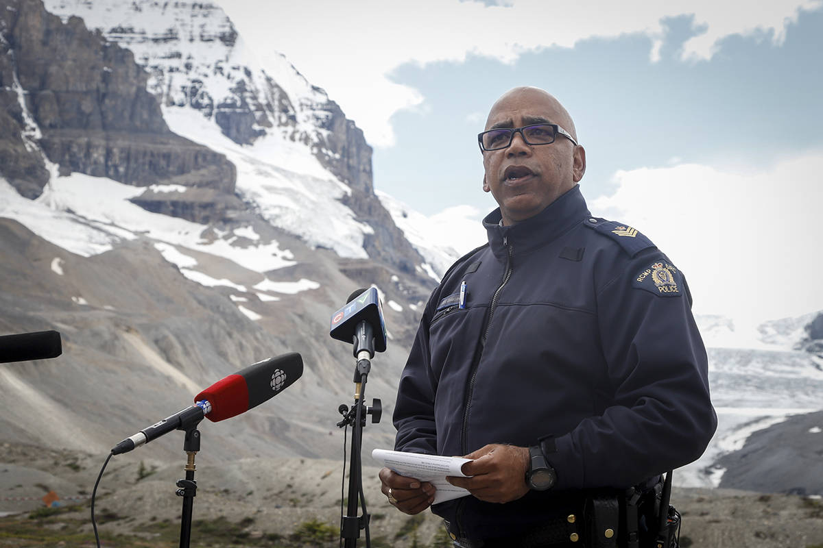 ‘It’s still surreal’: Authorities look for cause of deadly Alberta glacier bus crash