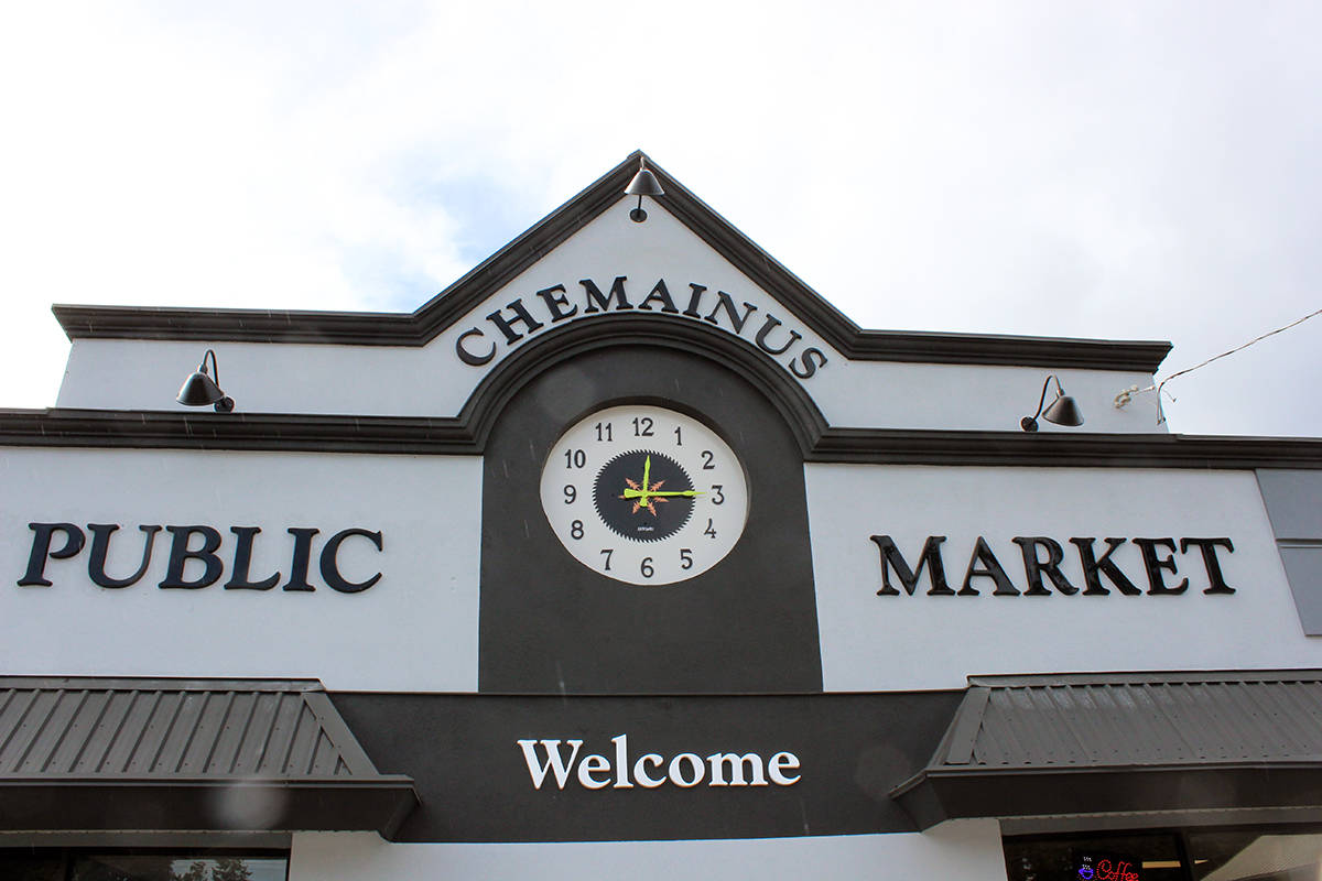 23030171_web1_201022-CHC-Chemainus-Public-Market-clock-sawblade_3