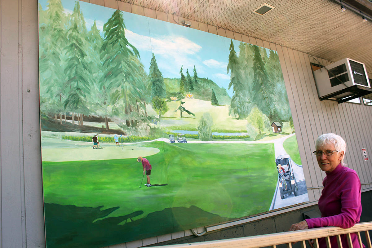 25944731_web1_210729-CHC-Golf-club-mural-painted_5