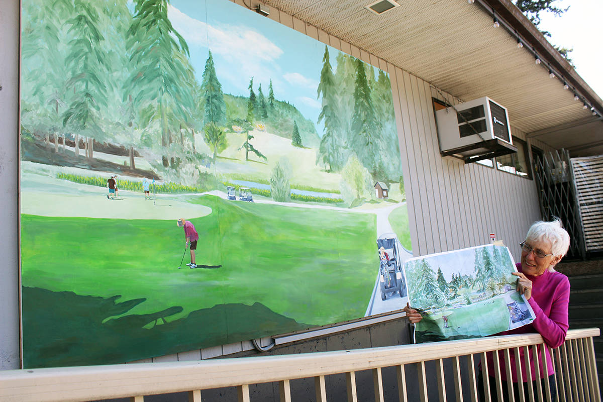 25944731_web1_210729-CHC-Golf-club-mural-painted_7