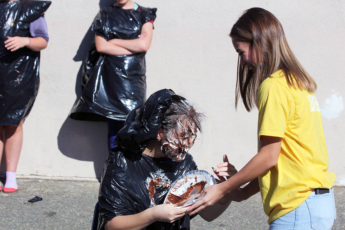 26633916_web1_210930-CHC-Pies-in-the-face-happening_8