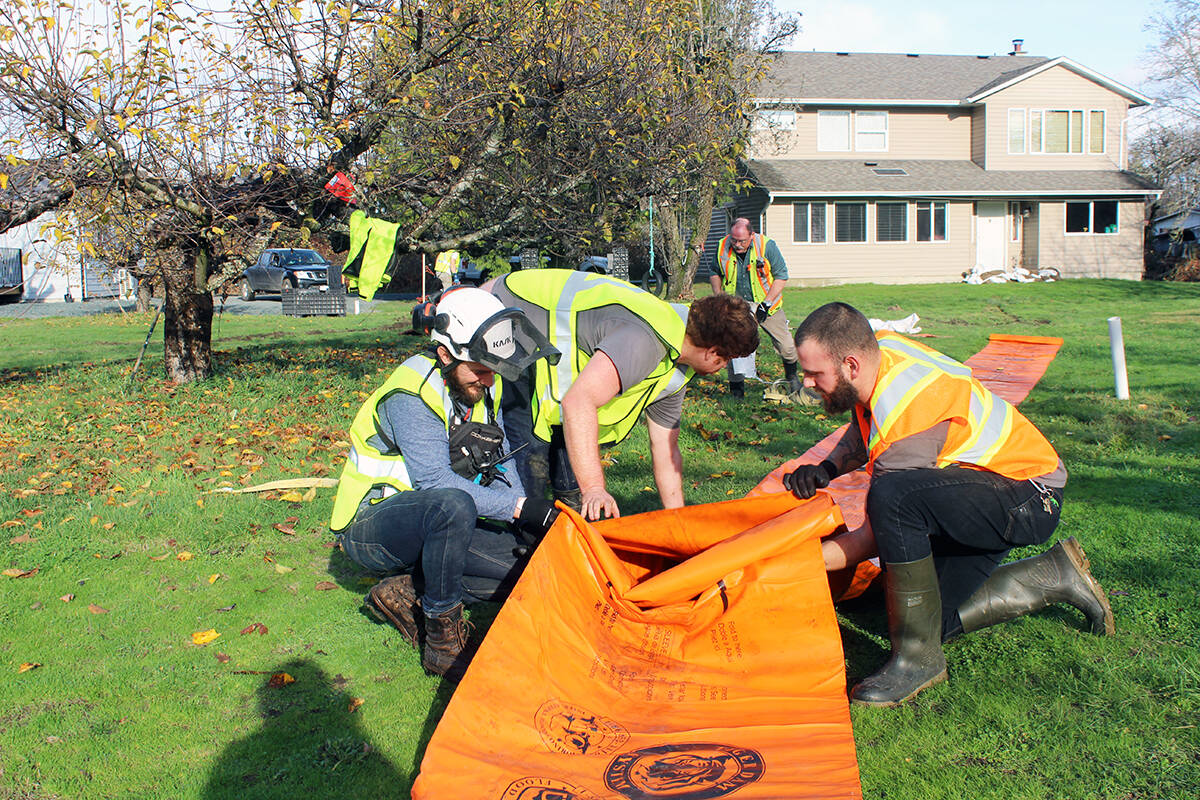 27342176_web1_211202-CHC-Westholme-flood-prep-happens_4