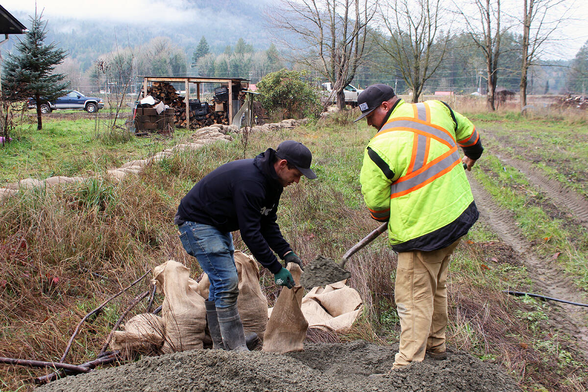 27342176_web1_211202-CHC-Westholme-flood-prep-happens_9