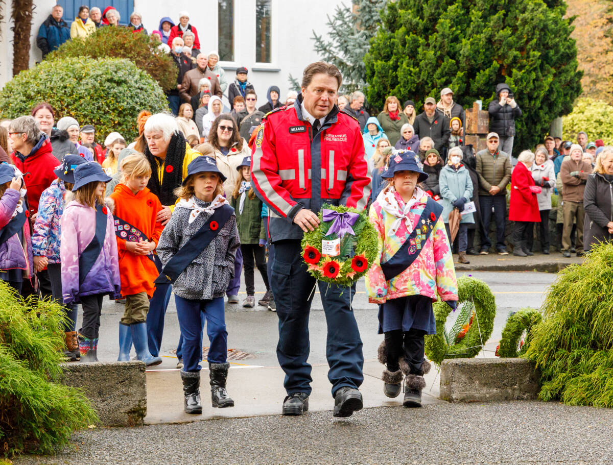 31007271_web1_221117-CHC-Remembrance-Day-services_6