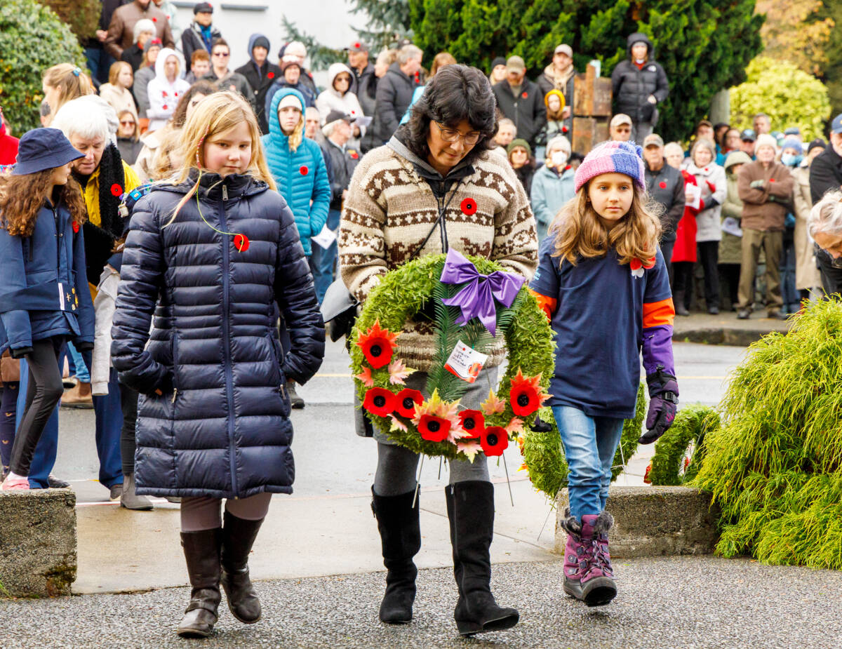 31007271_web1_221117-CHC-Remembrance-Day-services_8
