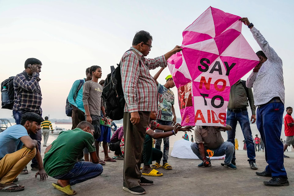 31179594_web1_221201-CPW-World-AIDS-Day-India_1