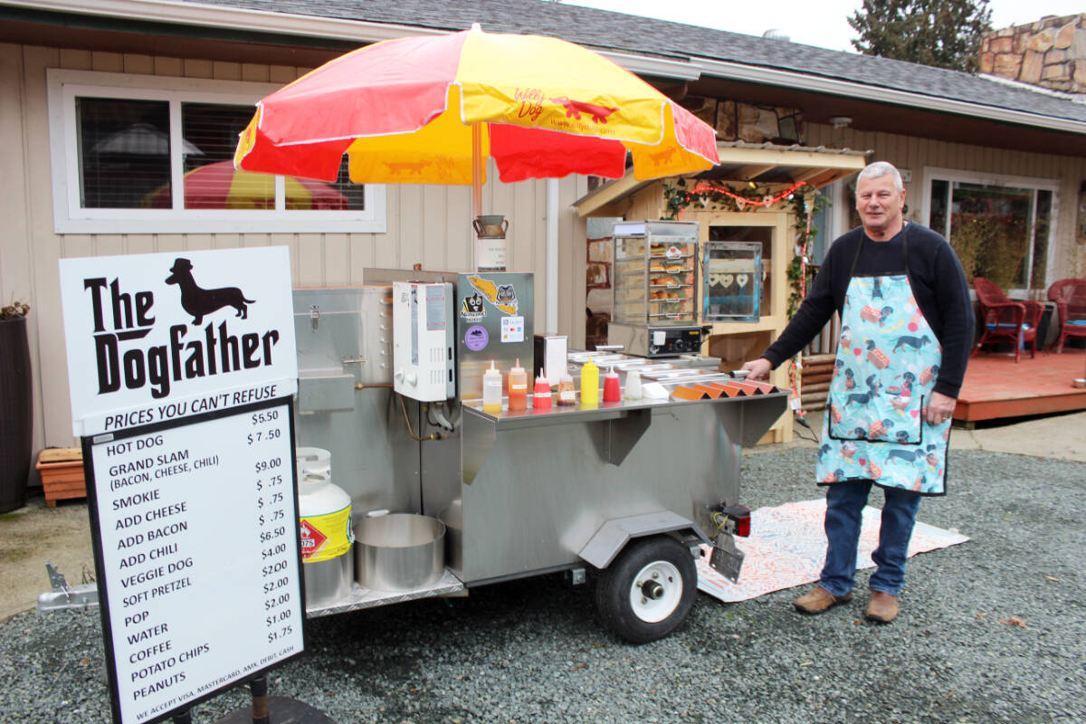 Hot-Dog Daddy' shows love for community through hot dog cart 