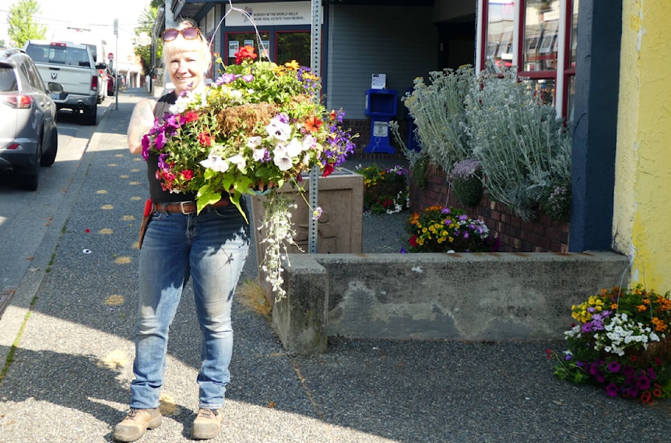 32955490_web1_230608-CHC-Hanging-baskets-hung_2