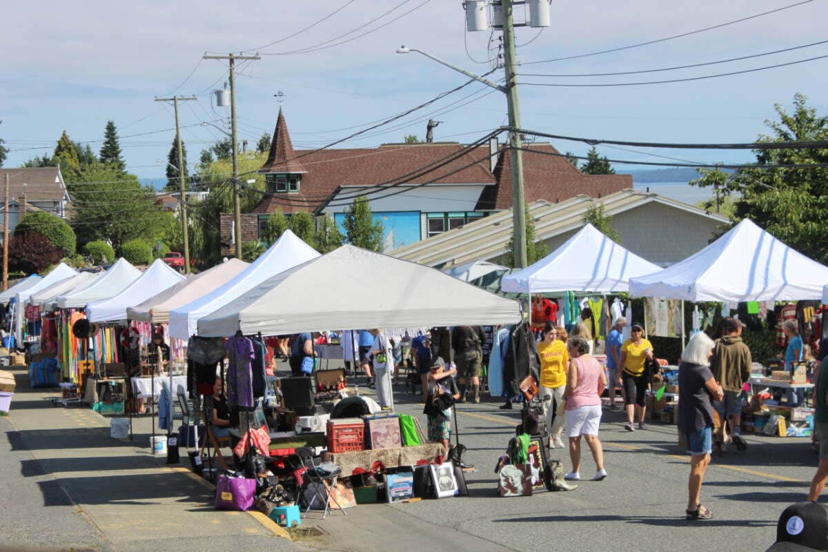 Giant Street Market turns into Giant Street Party Chemainus Valley Courier Giant Street Market turns into Giant Street Party Chemainus Valley Courier