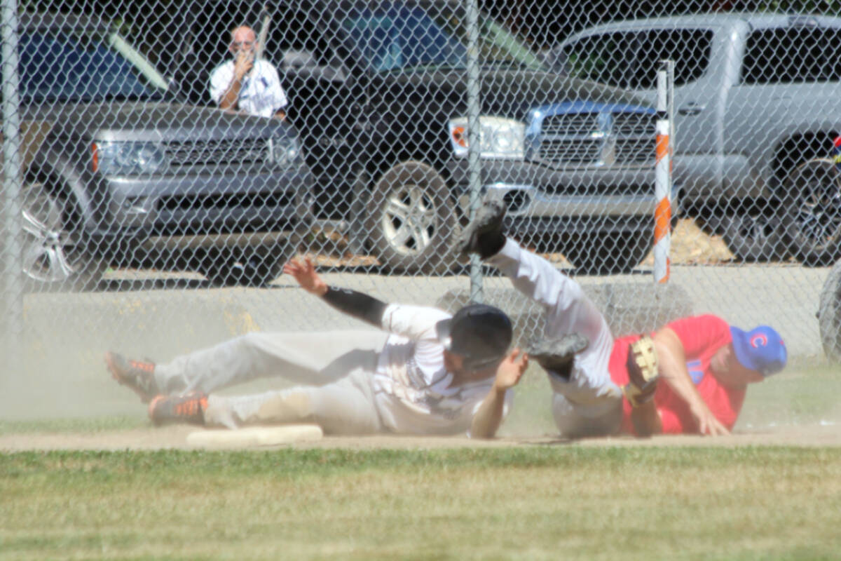 33391089_web1_230727-CHC-Baseball-doubleheader-played_5