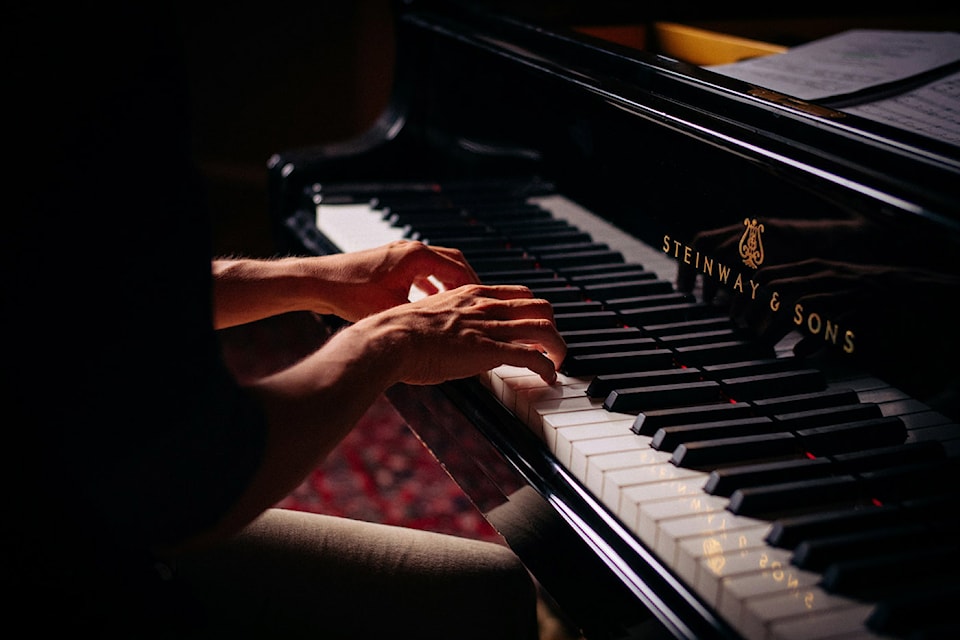 claude-gabriel-piano_hands-unsplash