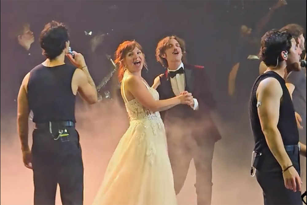 Newlywed Chilliwack couple has first dance onstage at Jonas Brothers concert