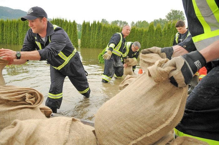 31226chilliwackfloodingonballam5.0530