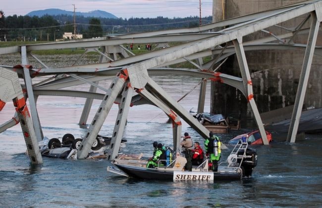 34902BCLN2007SkagitRiverBridgeCollapse-EverettHerald