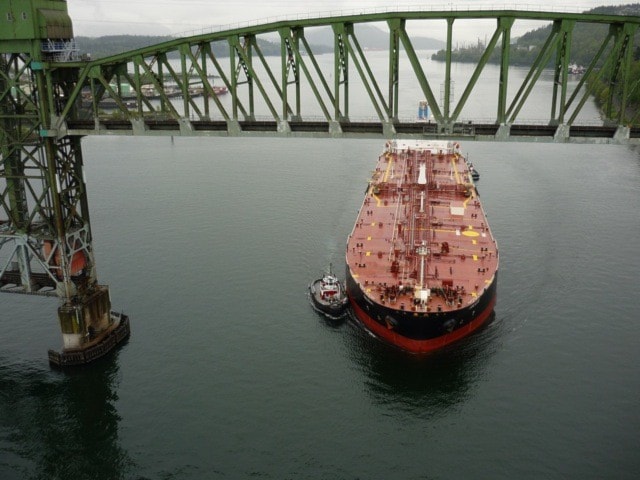 52906burnabyoiltankerbelow2ndnarrowsRailwayBridge