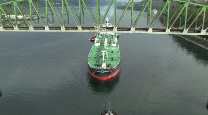 53123BCLN2007OilTanker-2ndNarrowsBridge-7web