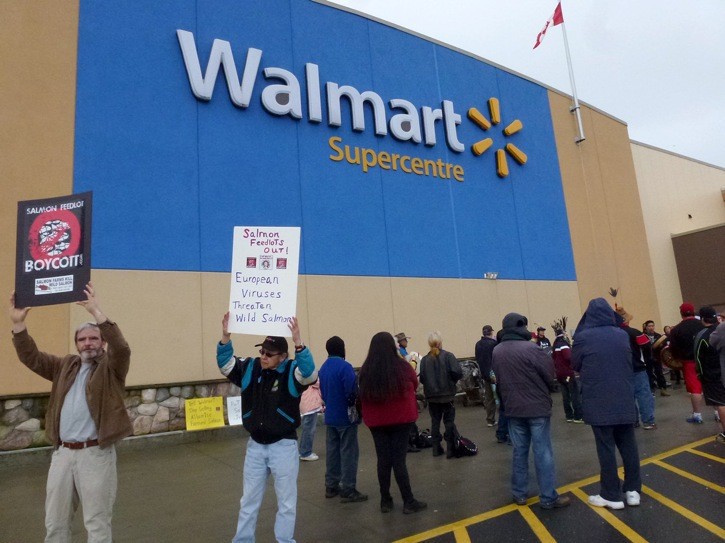 Boycott of feedlot salmon shifts to Walmart in Chilliwack The