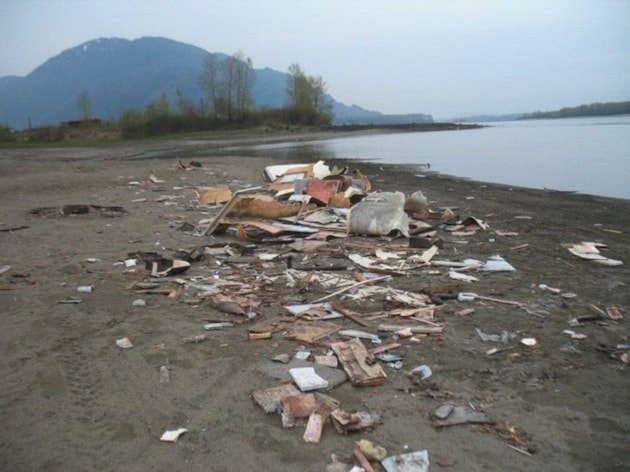 96166chilliwackdumpedfraserrivergarbage2012