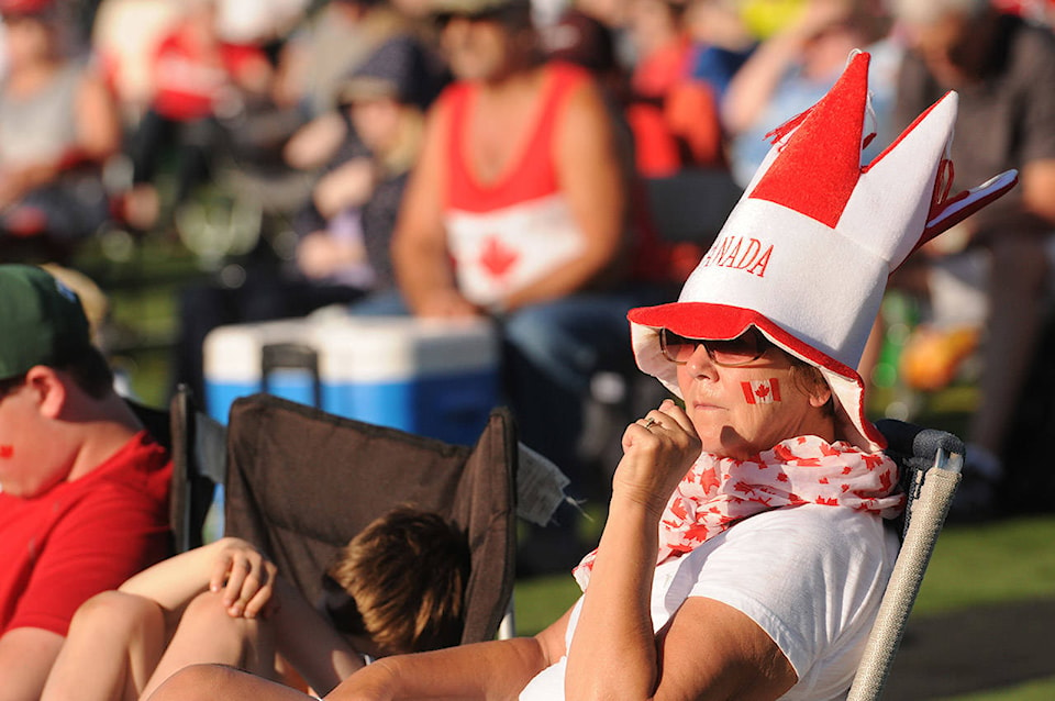 web1_CanadaDayHat