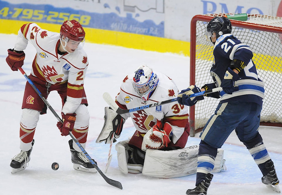 8602951_web1_ChiefsVsRivermen3.0915