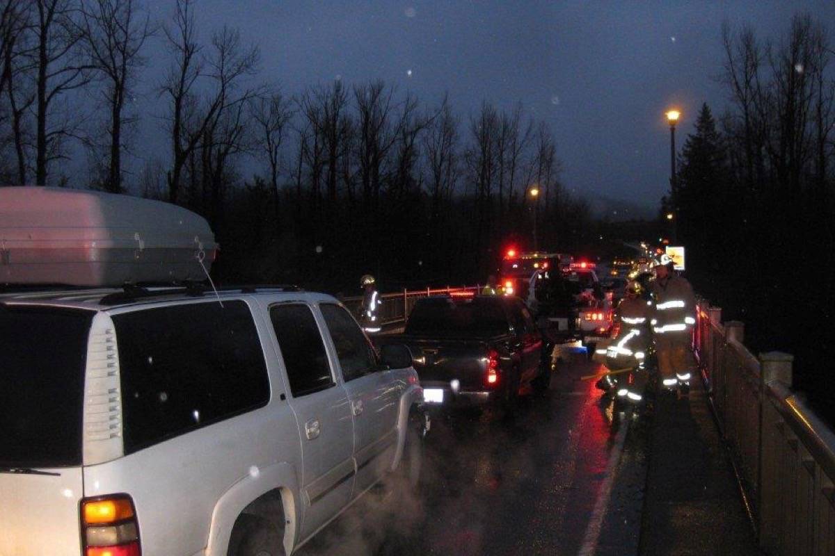 Crash snarls traffic on Agassiz Rosedale Bridge The Chilliwack Progress