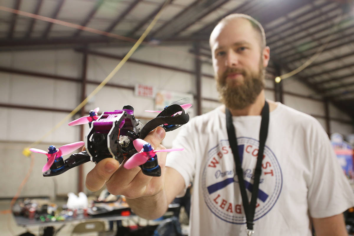 10082799_web1_180106-CPL-DroneRacing2