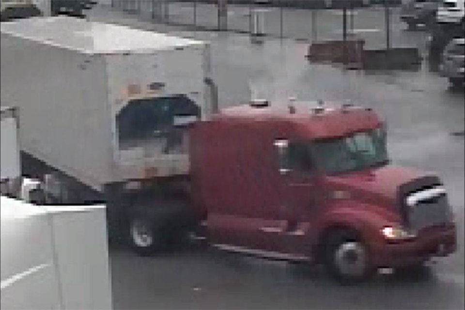 10364319_web1_180126-NDR-M-Red-semi-truck-beer-theft