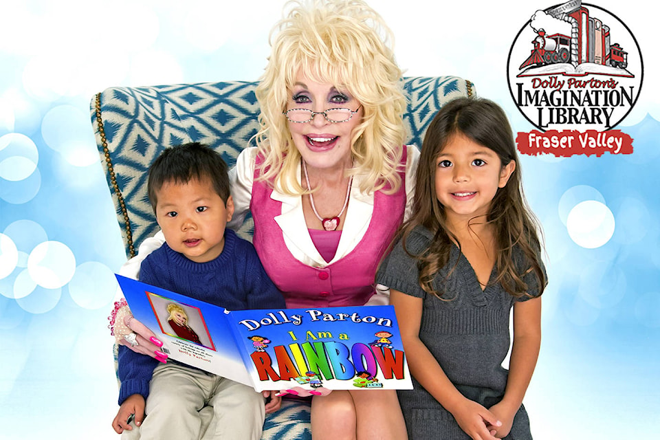 10751399_web1_Dolly-and-Rainbow-Book