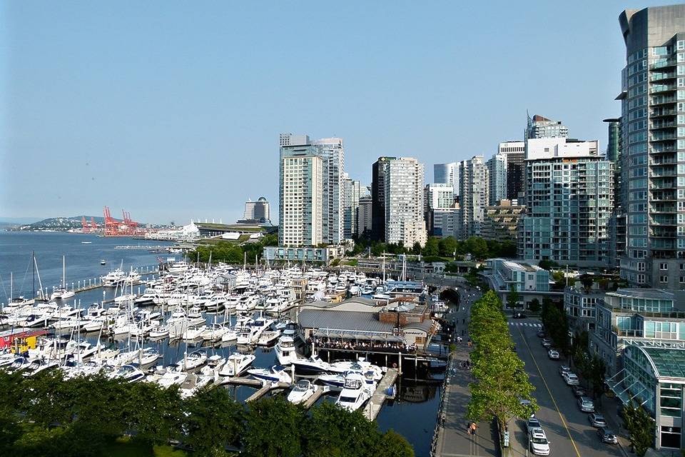 14952366_web1_Boats-Buildings-Vancouver-City-Coal-Harbor-Yacht-56623