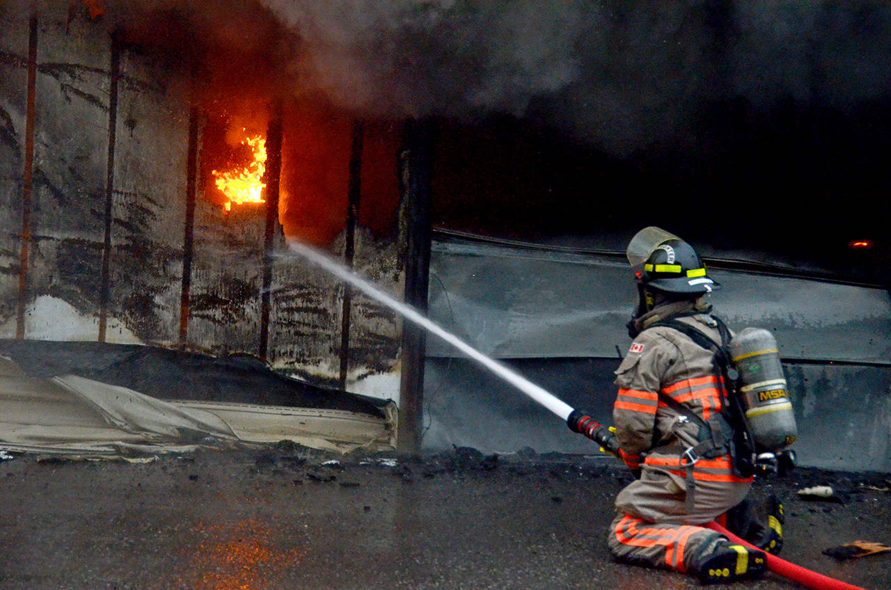 15067309_web1_TupperGarageFire02