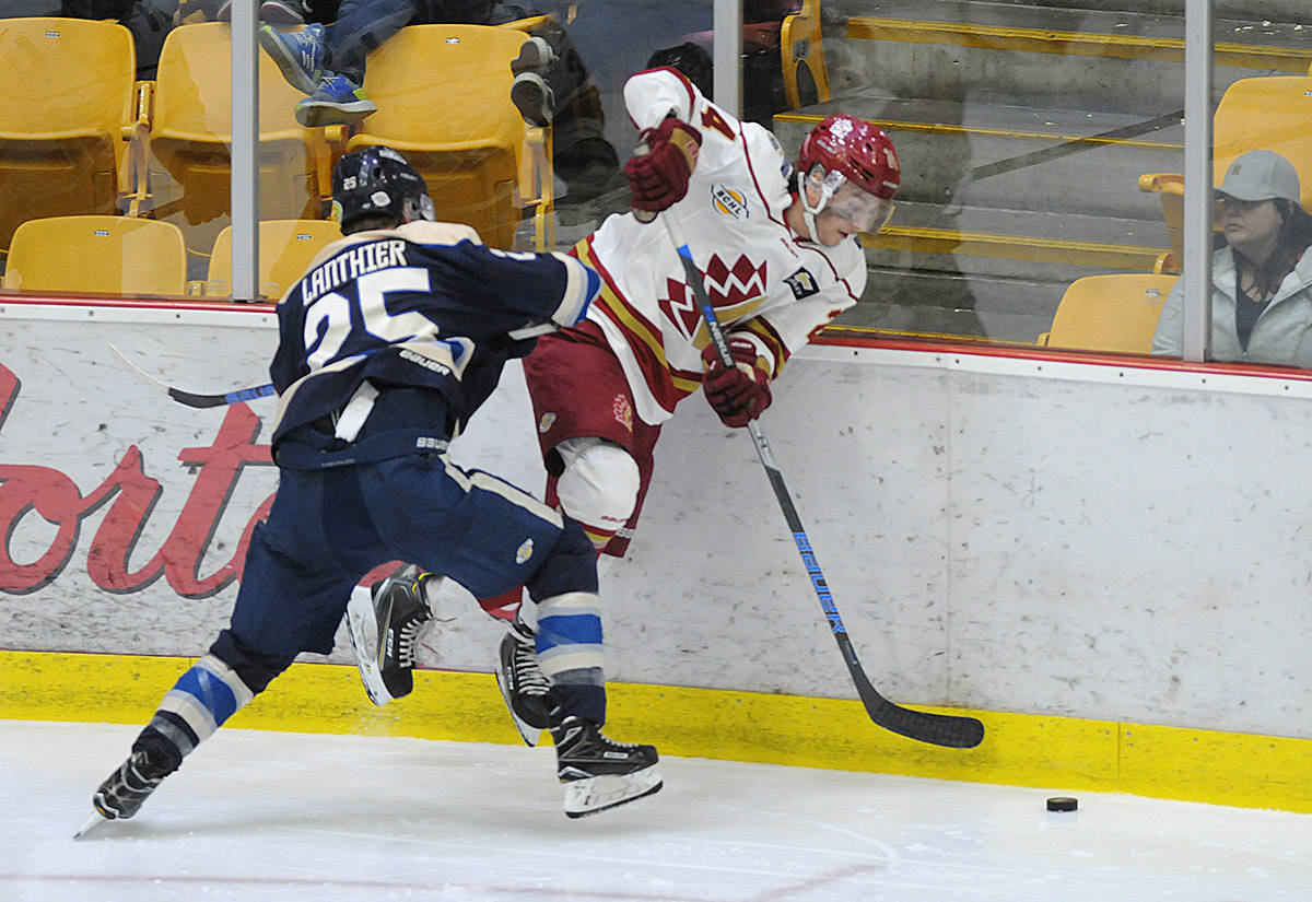 15893846_web1_Game7ChiefsRivermen2.0310